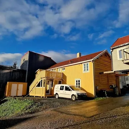 Midt I Sentrum Av *
